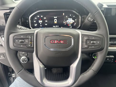 New 2026 GMC Sierra 1500 SLE image 17