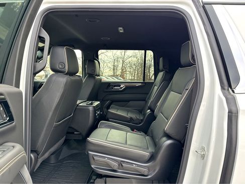 New 2026 GMC Yukon XL Elevation w/ LPO, Get Active Package AWD/4WD image 8