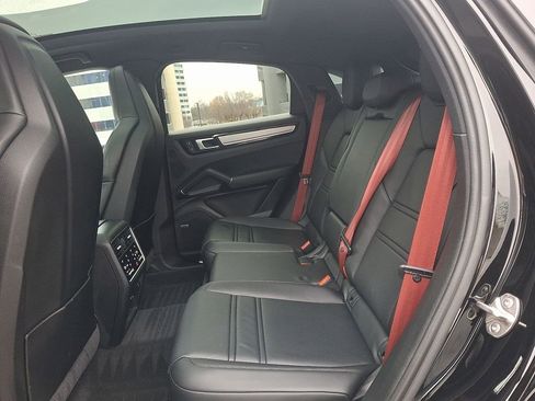 Used 2023 Porsche Cayenne Coupe image 12