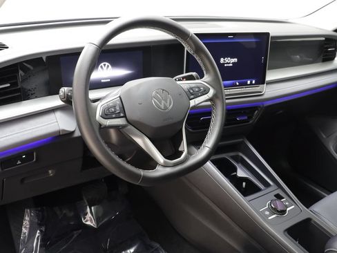 Used 2026 Volkswagen Tiguan SE w/ Panoramic Sunroof Package AWD/4WD image 7