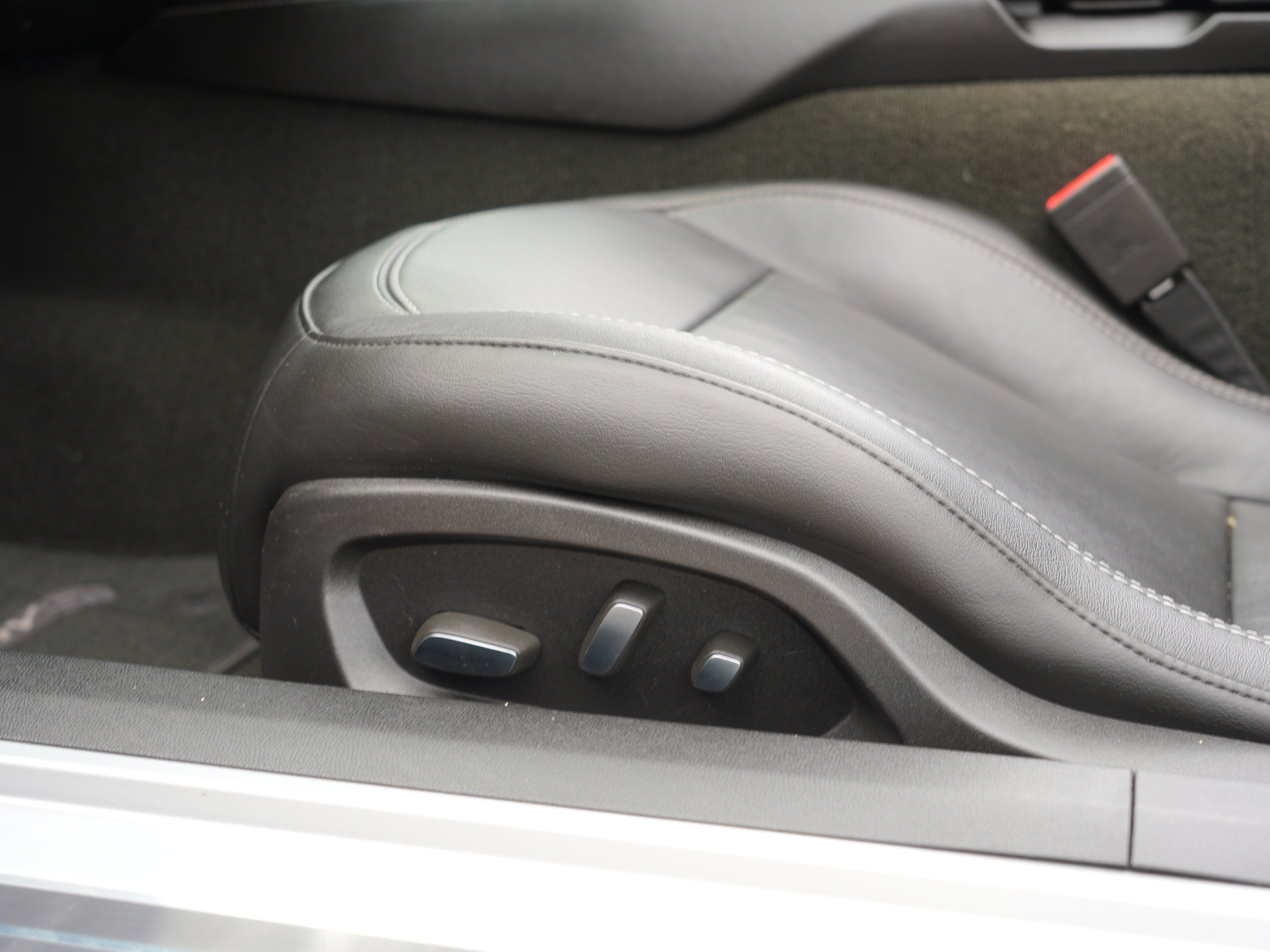 Used 2014 Chevrolet Corvette Stingray Convertible w/ 2LT Preferred Equipment Group RWD image 16