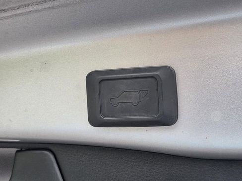 Used 2019 Toyota RAV4 XLE Premium FWD image 13