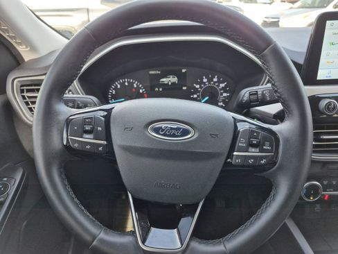 Used 2022 Ford Escape SE w/ SE Sport Appearance Package image 9