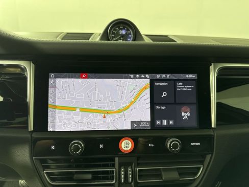 Certified 2026 Porsche Macan AWD/4WD image 26