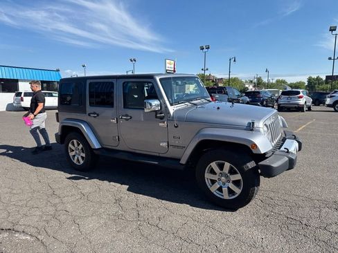 Used 2014 Jeep Wrangler Unlimited Sahara w/ Connectivity Group AWD/4WD image 5
