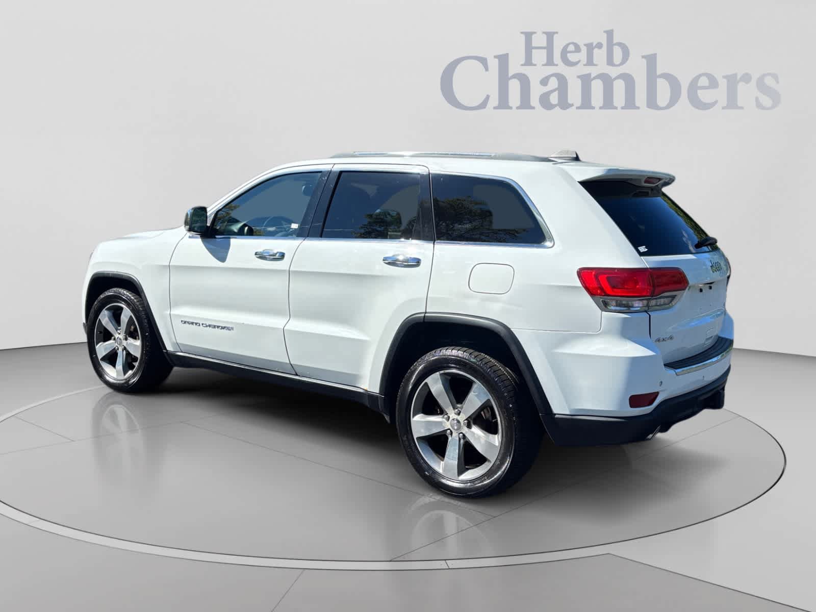 Used 2014 Jeep Grand Cherokee Limited w/ Trailer Tow Group IV AWD/4WD image 3
