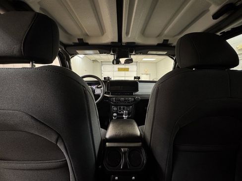 Used 2024 Jeep Gladiator Sport image 19