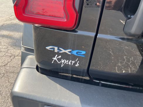 Used 2022 Jeep Wrangler Unlimited Sahara w/ Cold Weather Group image 29