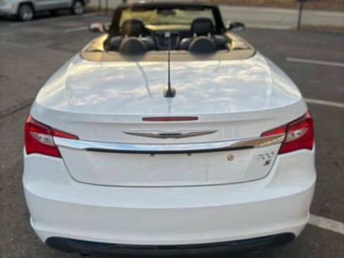 Used 2011 Chrysler 200 S image 4