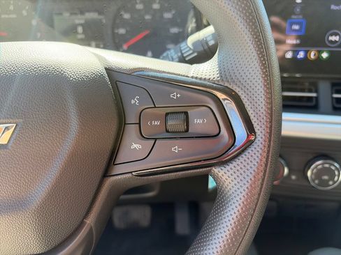 Used 2024 Chevrolet Trax LS w/ LS Convenience Package FWD image 25