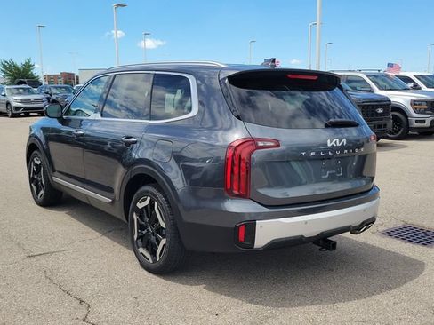 Used 2023 Kia Telluride S w/ S Sunroof Package FWD image 3