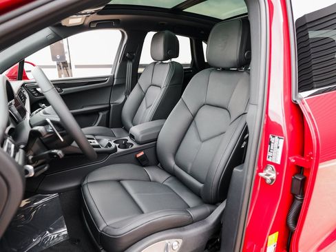 Certified 2026 Porsche Macan S AWD/4WD image 5