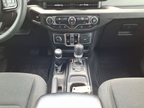Used 2024 Jeep Wrangler Unlimited Sport AWD/4WD image 19