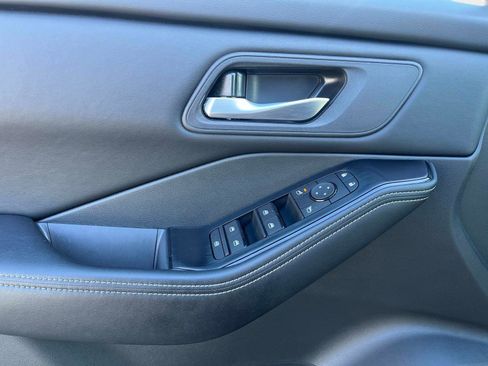 Certified 2025 Nissan Rogue SV image 19