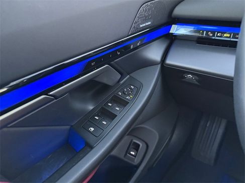 Certified 2025 BMW i5 xDrive40 w/ M Sport Package image 31