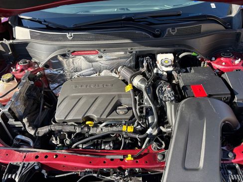 Used 2025 Chevrolet Trax LT image 30