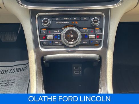 Used 2018 Lincoln Continental Reserve AWD/4WD image 24