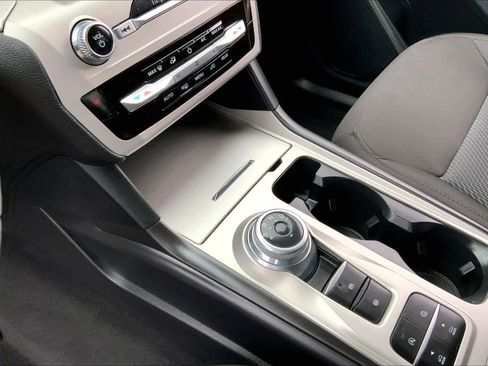 Used 2023 Ford Explorer XLT image 16