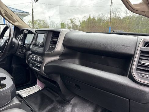 Used 2019 RAM 3500 Tradesman w/ Chrome Appearance Group RWD image 21