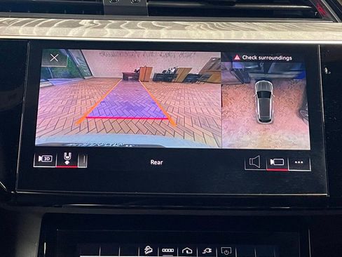 Used 2022 Audi e-tron Premium w/ Convenience Plus Package image 31