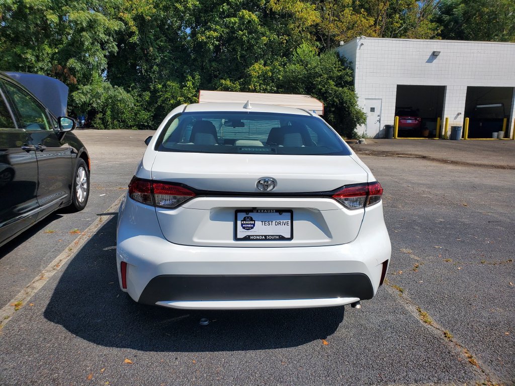 Used 2022 Toyota Corolla LE FWD image 6