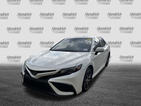 Used 2023 Toyota Camry SE image 5