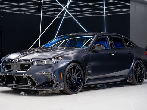 Used 2025 BMW M5 image 3