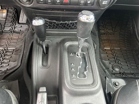 Used 2015 Jeep Wrangler Unlimited Sahara w/ Connectivity Group image 21