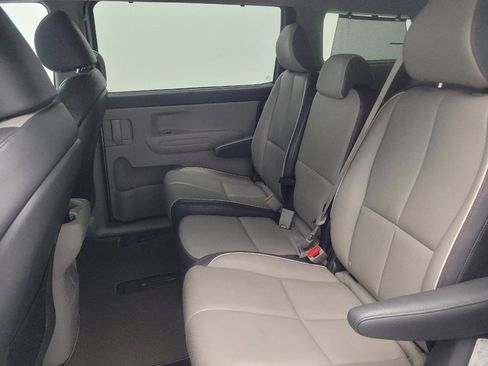 Used 2018 Kia Sedona LX w/ LX Essentials Premium Package FWD image 18