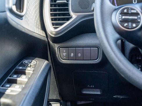 Used 2025 Kia Soul LX w/ LX Technology Package FWD image 24