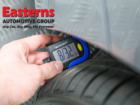 Used 2023 BMW 330i Sedan w/ M Sport Package RWD image 25