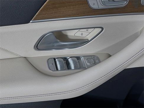 Used 2020 Mercedes-Benz GLE 350 4MATIC w/ Premium Package image 11