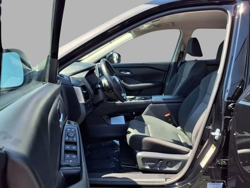 Certified 2025 Nissan Rogue SV image 22