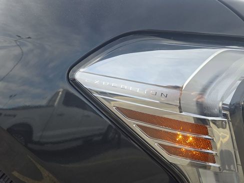 Used 2024 Ford Expedition Limited image 23