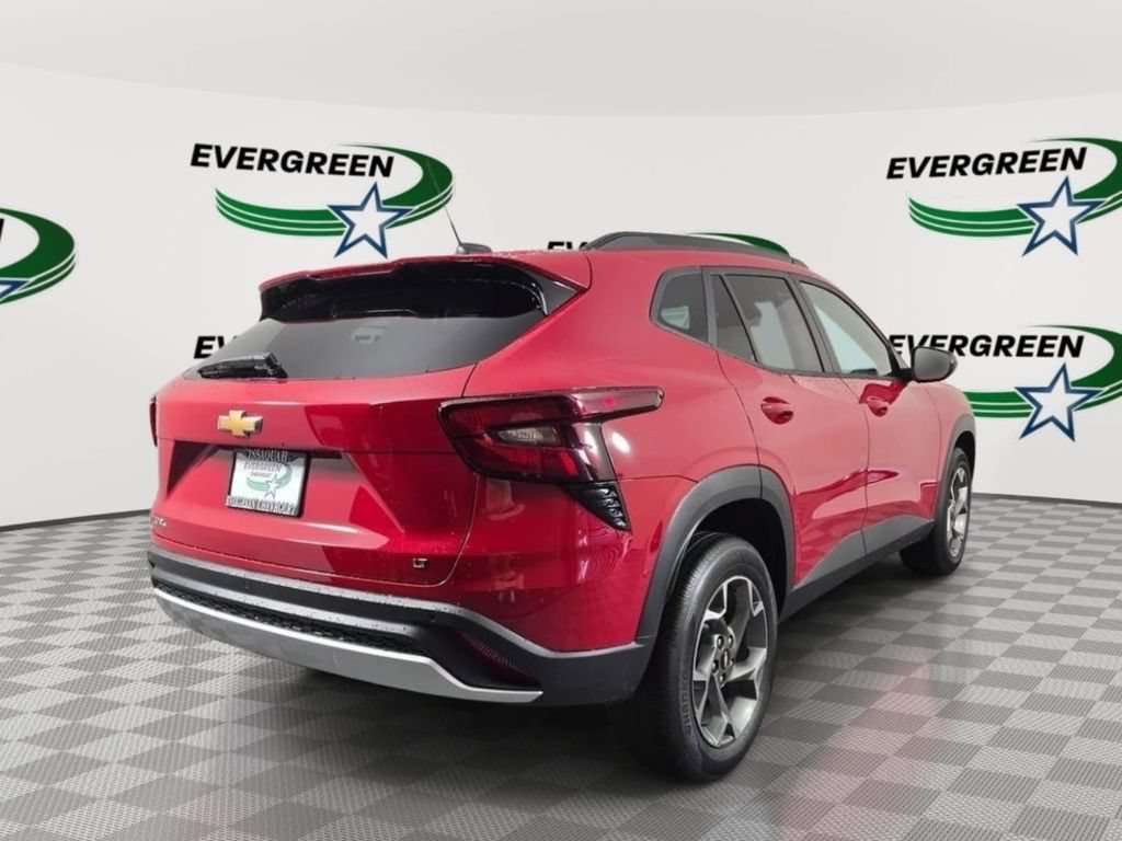 Used 2026 Chevrolet Trax LT w/ Driver Confidence Package FWD image 5