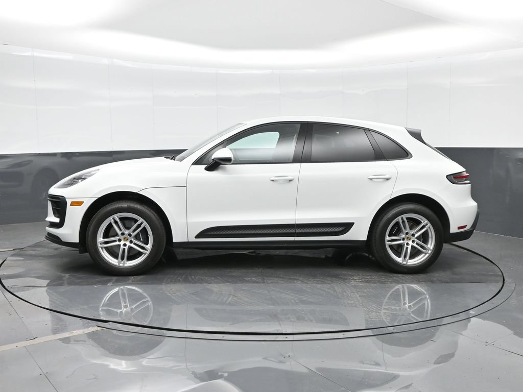 Certified 2025 Porsche Macan AWD/4WD image 2