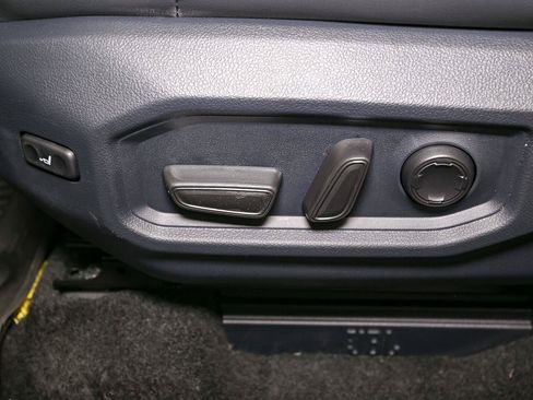 Used 2025 Toyota Tundra Platinum AWD/4WD image 45