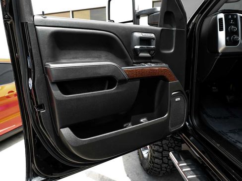 Used 2019 GMC Sierra 2500 SLT w/ Duramax Plus Package AWD/4WD image 37