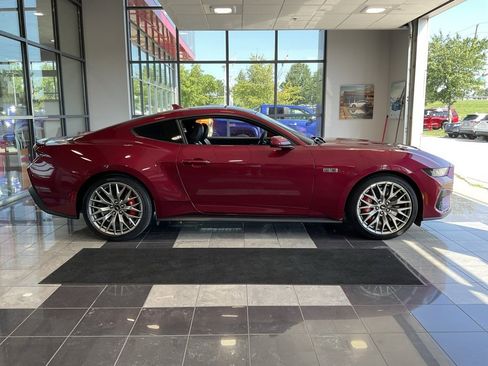 Used 2025 Ford Mustang GT Premium image 4