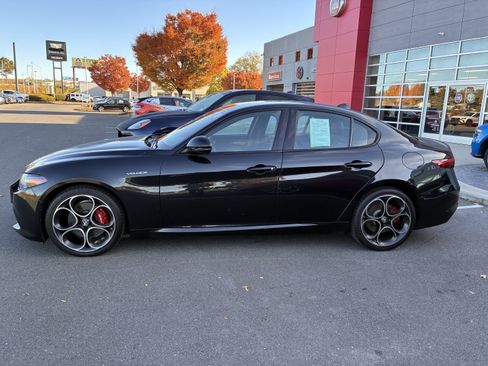 Certified 2022 Alfa Romeo Giulia Veloce image 6