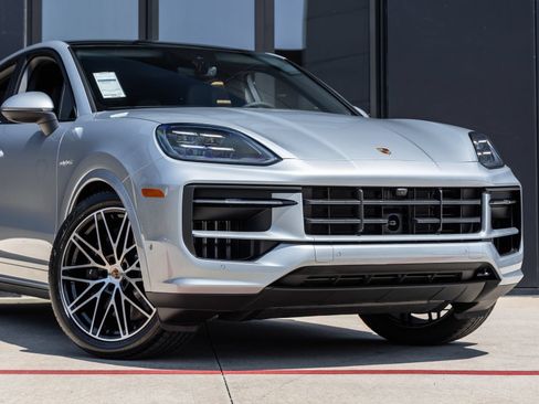 Certified 2026 Porsche Cayenne E-Hybrid Coupe AWD/4WD image 9