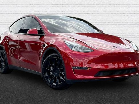 Used 2024 Tesla Model Y Long Range AWD/4WD image 3