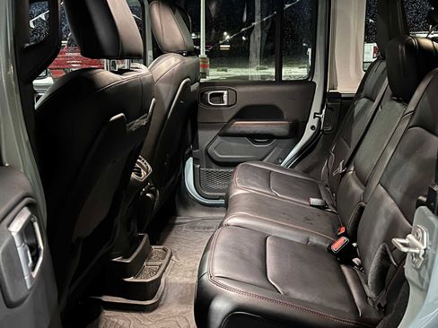 Used 2024 Jeep Wrangler Unlimited Rubicon w/ Capability Package image 17