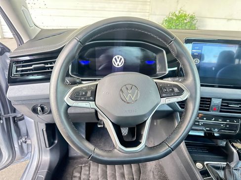 Used 2025 Volkswagen Jetta SE image 28