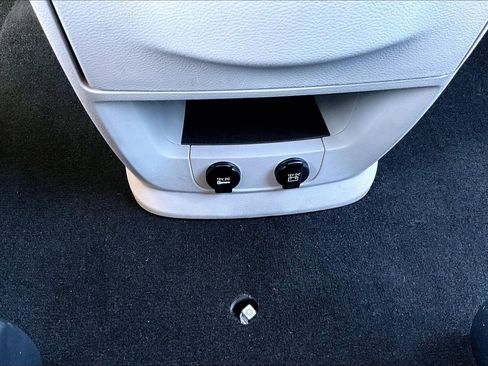 Used 2018 Dodge Grand Caravan SE w/ UConnect Hands-Free Group image 21