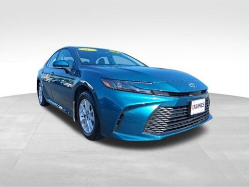 Used 2025 Toyota Camry LE AWD/4WD image 4