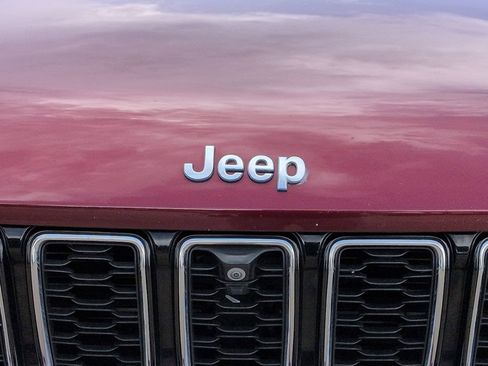 Used 2022 Jeep Grand Cherokee Limited 4xe w/ Luxury Tech Group II AWD/4WD image 5