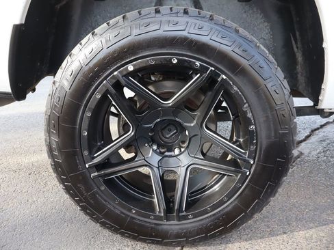 Used 2016 RAM 1500 Classic SLT image 41