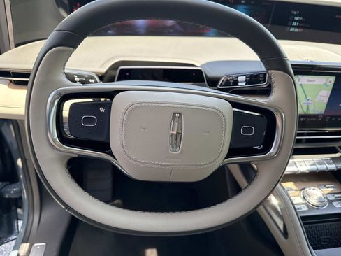 Used 2025 Lincoln Nautilus Reserve AWD/4WD image 28