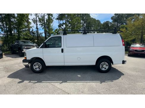 Certified 2017 Chevrolet Express 2500 w/ Express Access Plus Package RWD image 5
